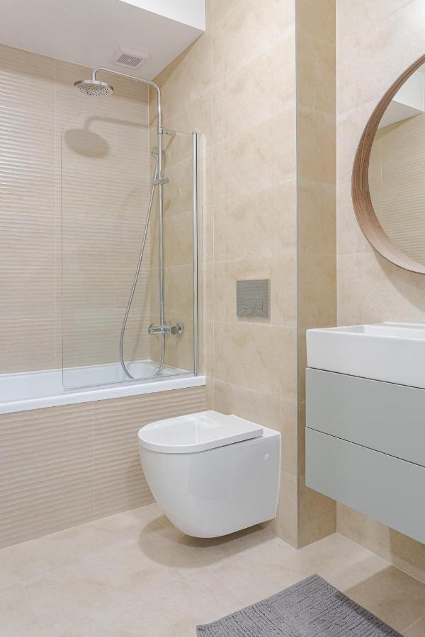 Il Lago - Azur - Cozy Luxurious Smart Home By The Lake Voluntari Buitenkant foto